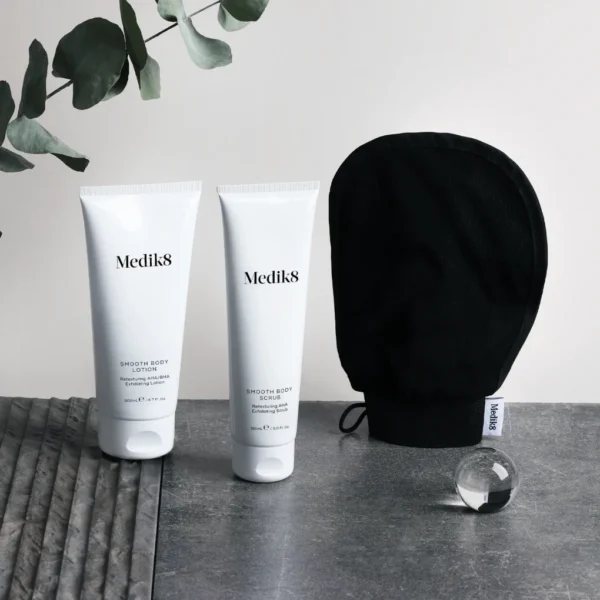 Medik8 Smooth Body Exfoliating Kit — набір для ексфоліації тіла
